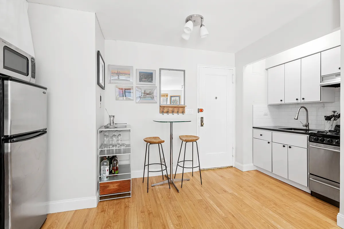 50-54 East 8th Street, Unit 6R Manhattan, NY 10003 - Photo 5 of 9