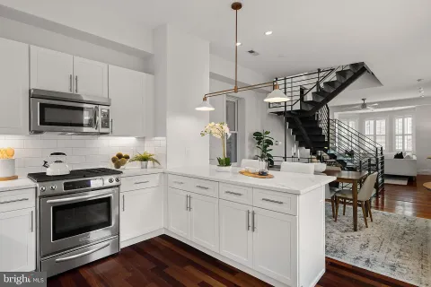 $885,000 | 701 South 6th Street, Philadelphia, PA 19147
