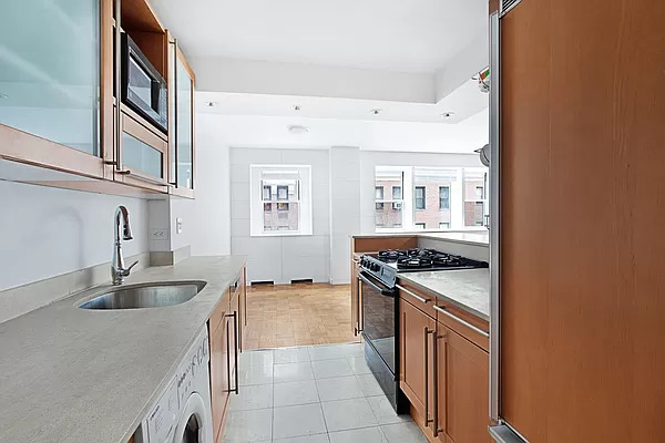 123 East 75th Street, Unit 4E Manhattan, NY 10021 - Photo 2 of 6