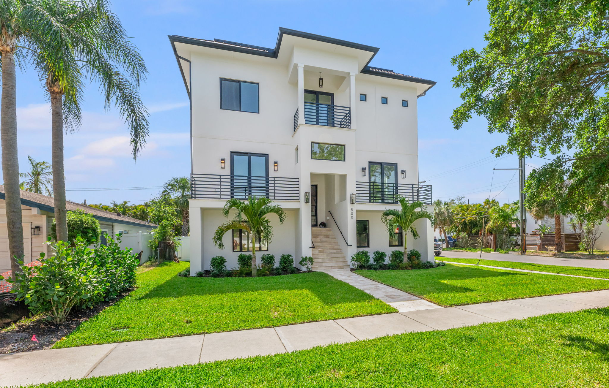 500 East Davis Boulevard Tampa, FL 33606 - Photo 3 of 36 a front view of a house with a yard and trees