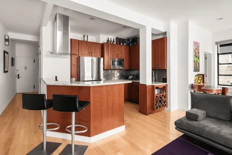 $895,000 | 23 East 10th Street, Unit 4G | Greenwich Village