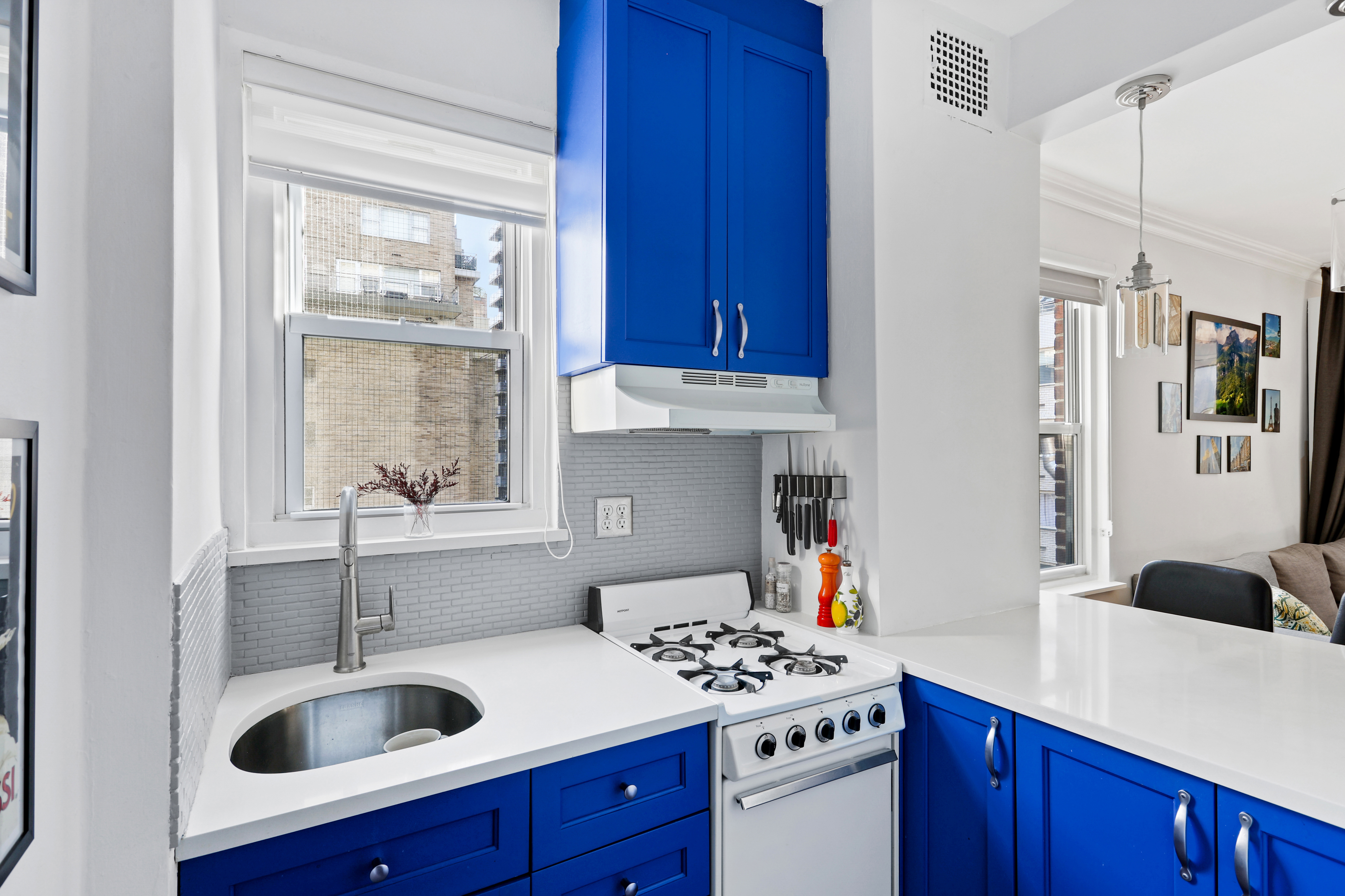 310 East 49th Street, Unit 9C Manhattan, NY 10017 - Photo 8 of 13