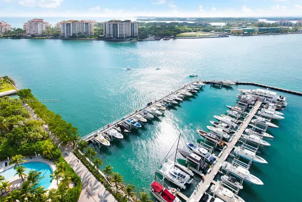 $4,500,000 | 1000 South Pointe Drive, Unit 1903, Miami Beach, FL 33139