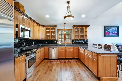 Contact Agent | 219 Leonard Street, Acushnet, MA 02743