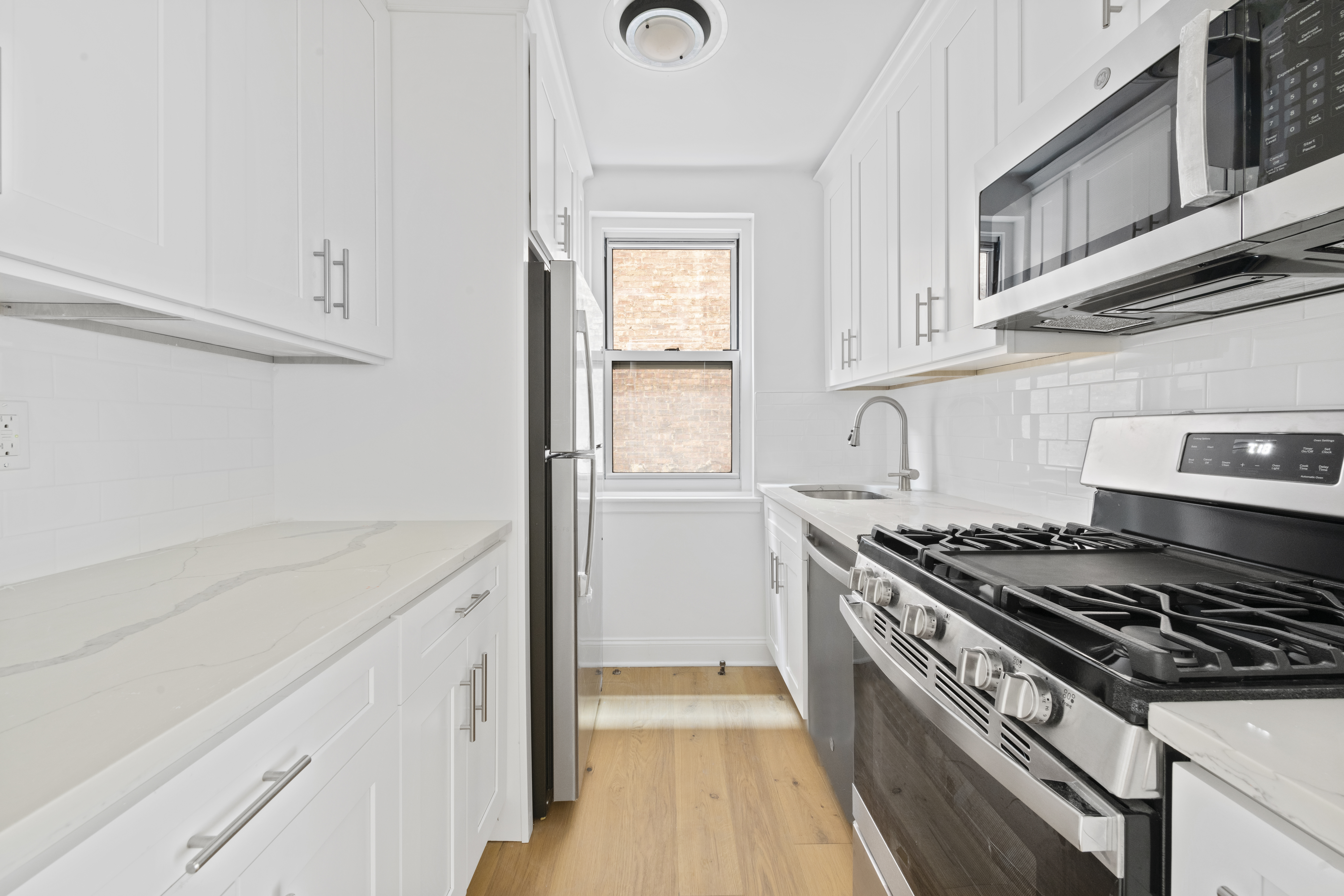 233 East 70th Street, Unit 3U Manhattan, NY 10021 - Photo 4 of 11