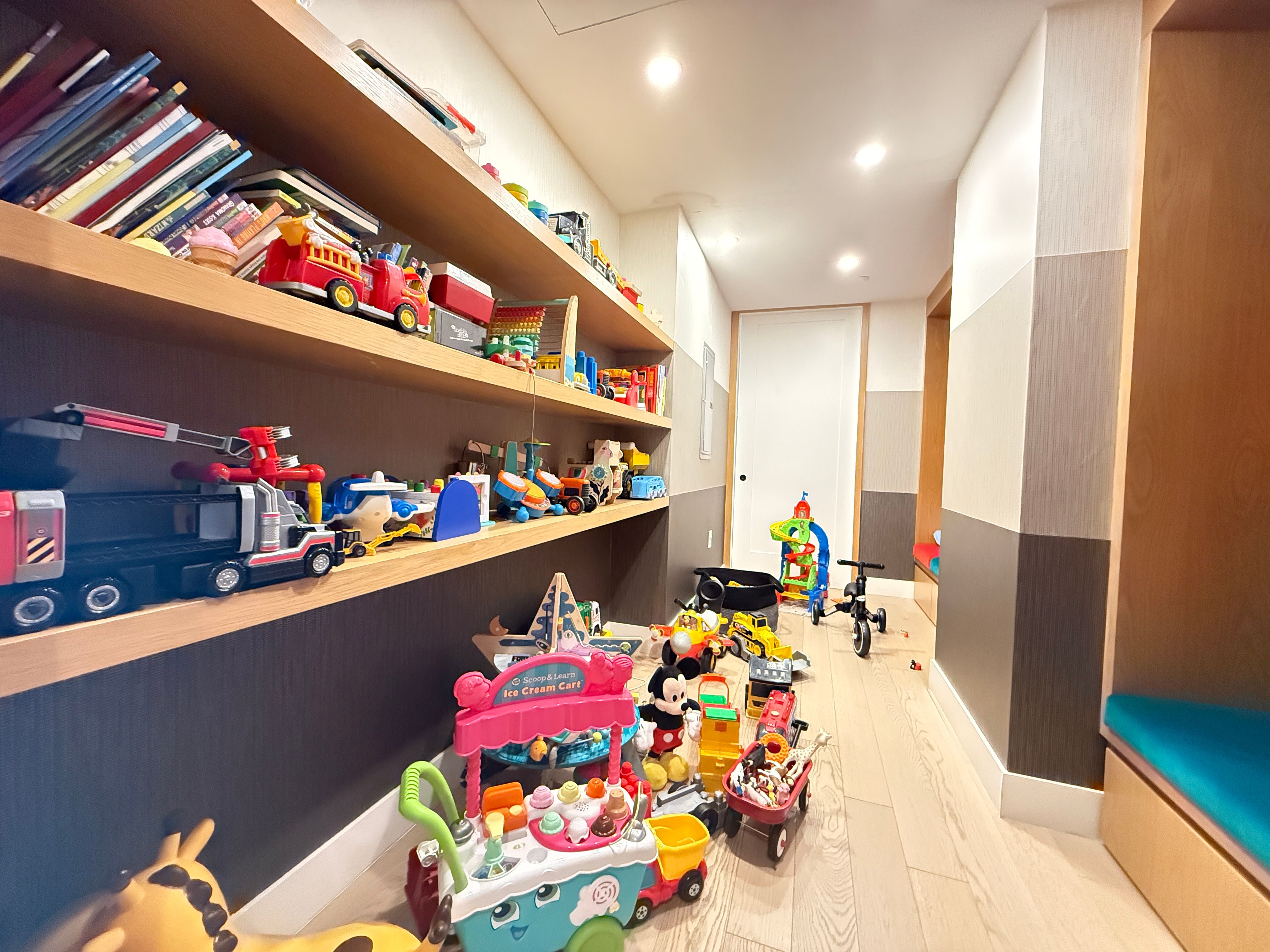 4507 Court Square, Unit 8D Queens, NY 11101 - Photo 18 of 28 a play room with toys
