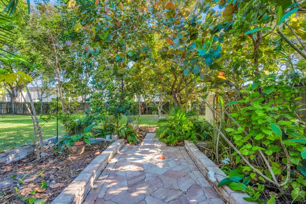 $925,000 | 7018 Southwest 53rd Lane, Miami, FL 33155