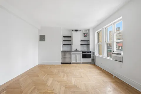 $499,000 | 230 West End Avenue, Unit 8F | Upper West Side