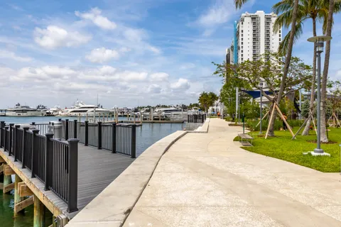 $785,000 | 1800 Sunset Harbour Drive, Unit 2409, Miami Beach, FL 33139
