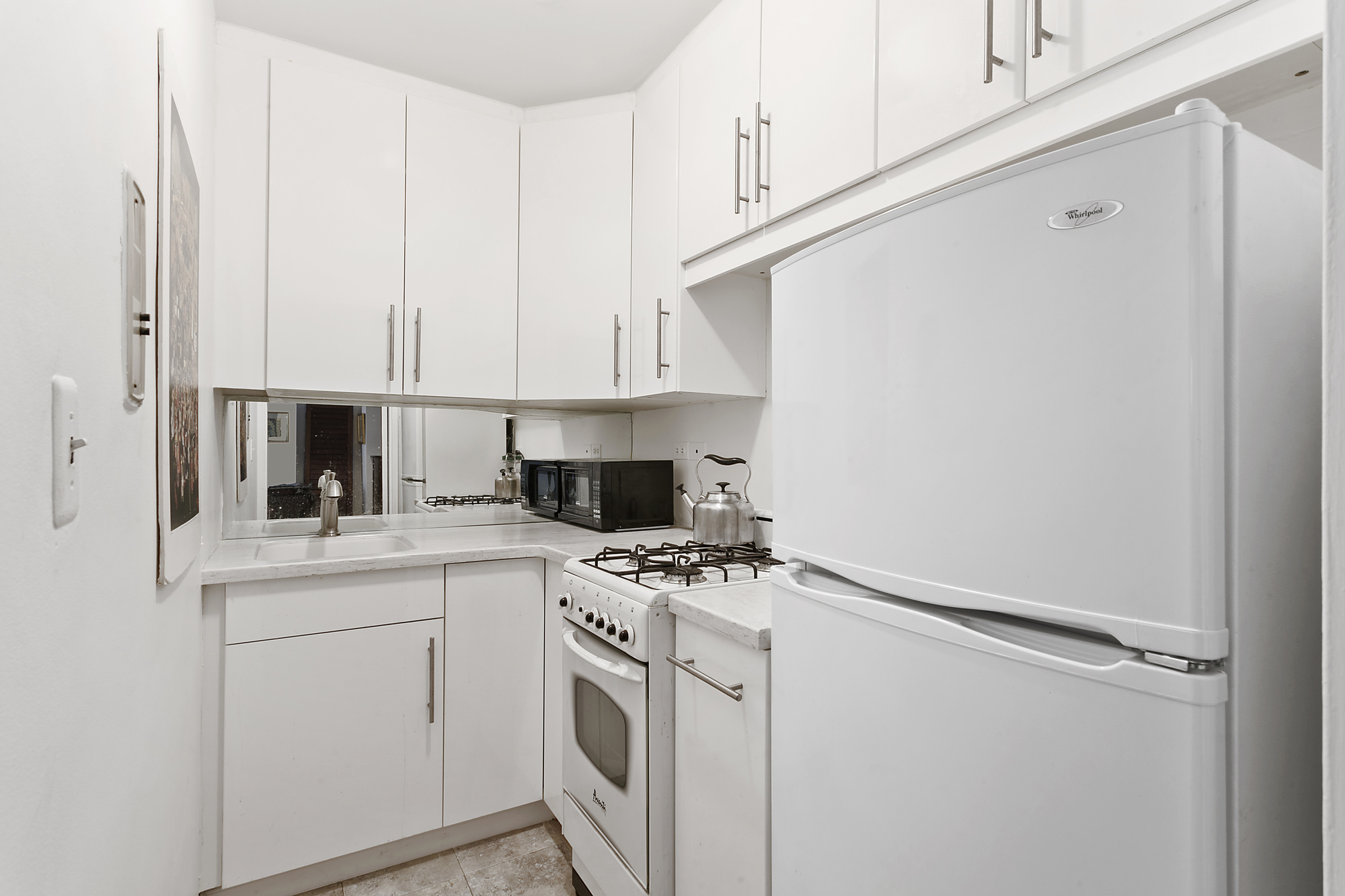 520 East 76th Street, Unit 2B Manhattan, NY 10021 - Photo 3 of 8