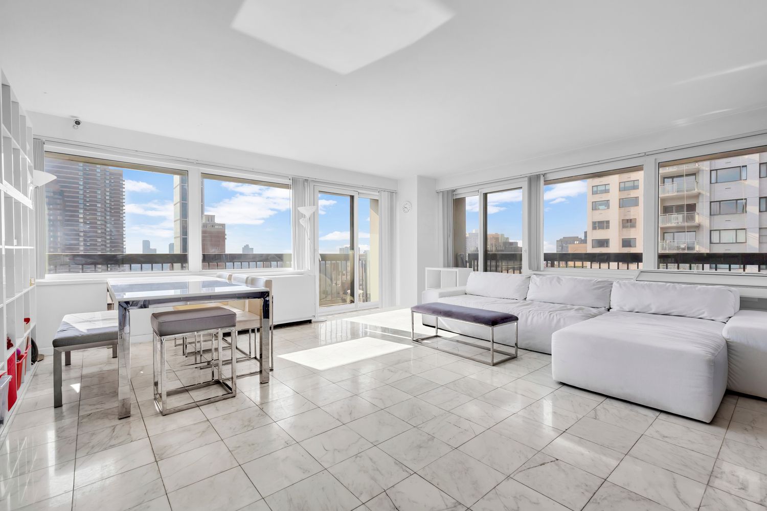 $1,325,000 | 300 East 59th Street, Unit 2601 | Sutton Place
