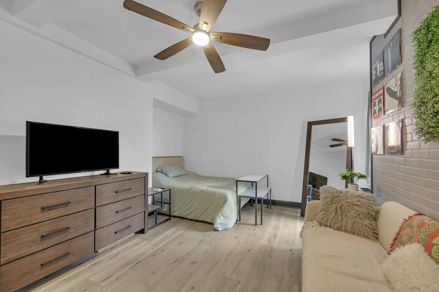 $305,000 | 25 Tudor City Place, Unit 1707 | Murray Hill