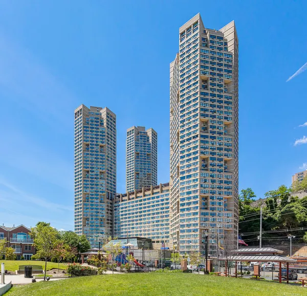 $435,000 | 7004 JFK Boulevard East, Unit 40G, Guttenberg, NJ 07093