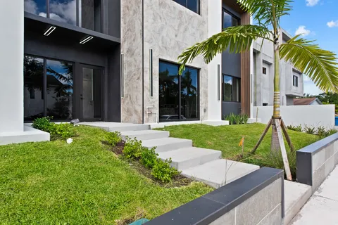 $2,100,000 | 849 Southwest 14th Court, Fort Lauderdale, FL 33315