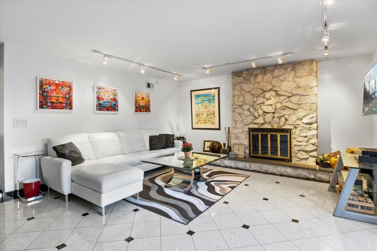 36 Shore Rd Lane Brooklyn, NY 11209 - Photo 15 of 34