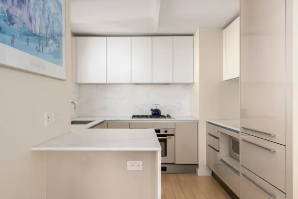 $2,500,000 | 322 West 57th Street, Unit 26B | Hell's Kitchen