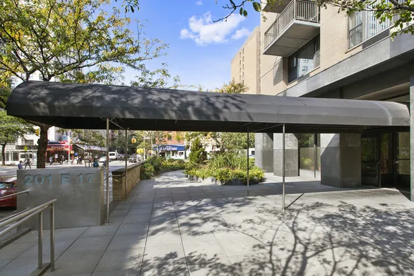 $950,000 | 201 East 17th Street, Unit 30F | Gramercy