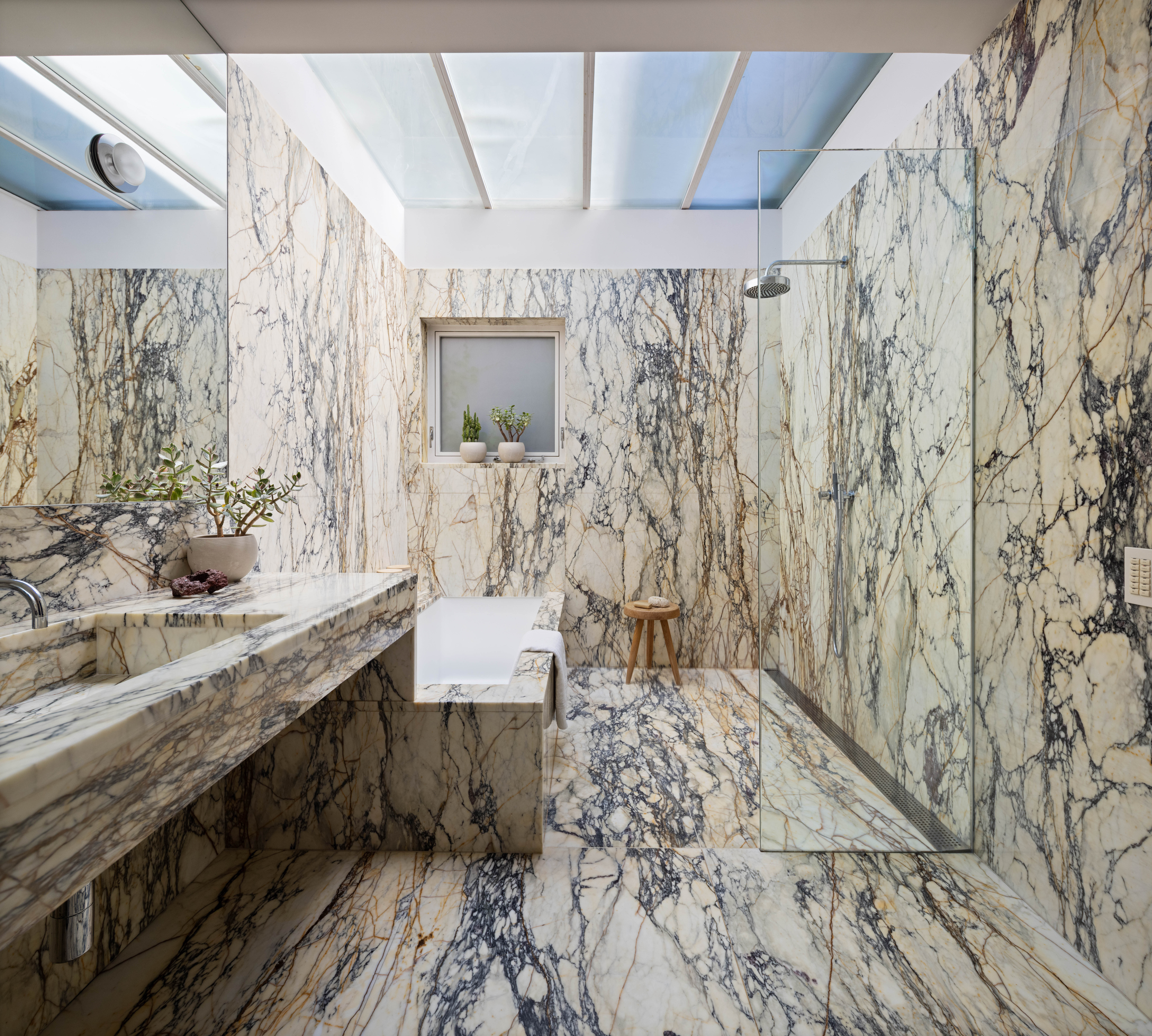 7 MacDougal Alley Manhattan, NY 10011 - Photo 14 of 25 a bathroom with a sink and a mirror