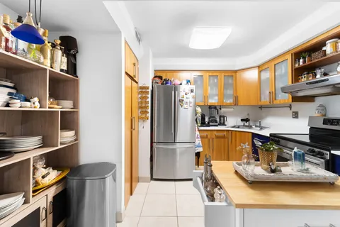 $499,000 | 1450 Brickell Bay Drive, Unit 812, Miami, FL 33131