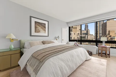 $1,695,000 | 167 East 61st Street, Unit 20E | Lenox Hill