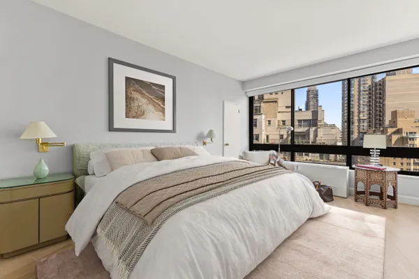 $1,695,000 | 167 East 61st Street, Unit 20E | Lenox Hill