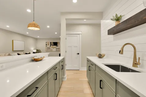 Contact Agent | Longview Drive, Alexandria, VA 22314