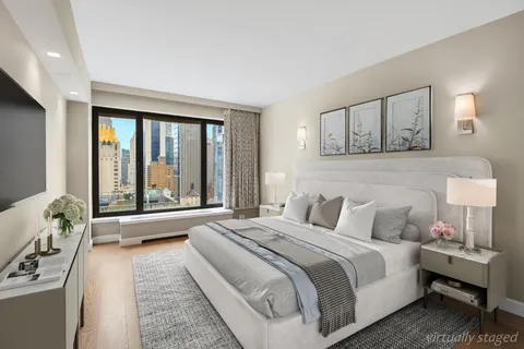 $5,995,000 | 200 Central Park South, Unit 35A | Central Park South