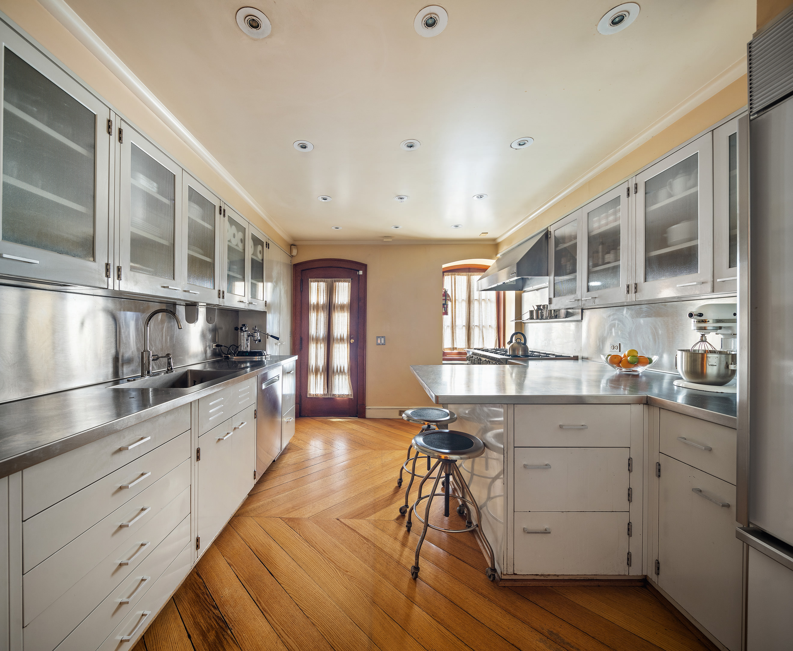 246 East 49th Street Manhattan, NY 10017 - Photo 6 of 39