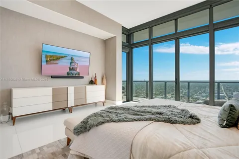$5,799,900 | 88 Southwest 7th Street, Unit PH4303, Miami, FL 33130