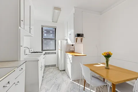 $515,000 | 90 Park Terrace East, Unit 7C | Inwood