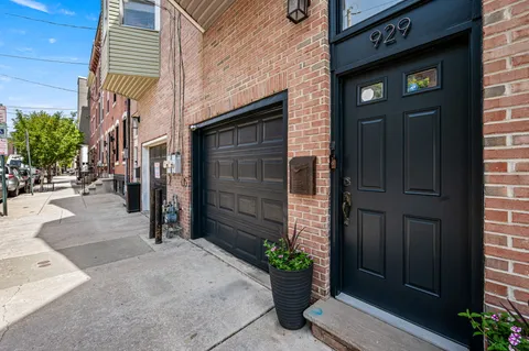 a view of an entrance of the house