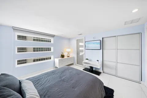 $5,199,000 | 1040 Biscayne Boulevard, Unit 4403, Miami, FL 33132