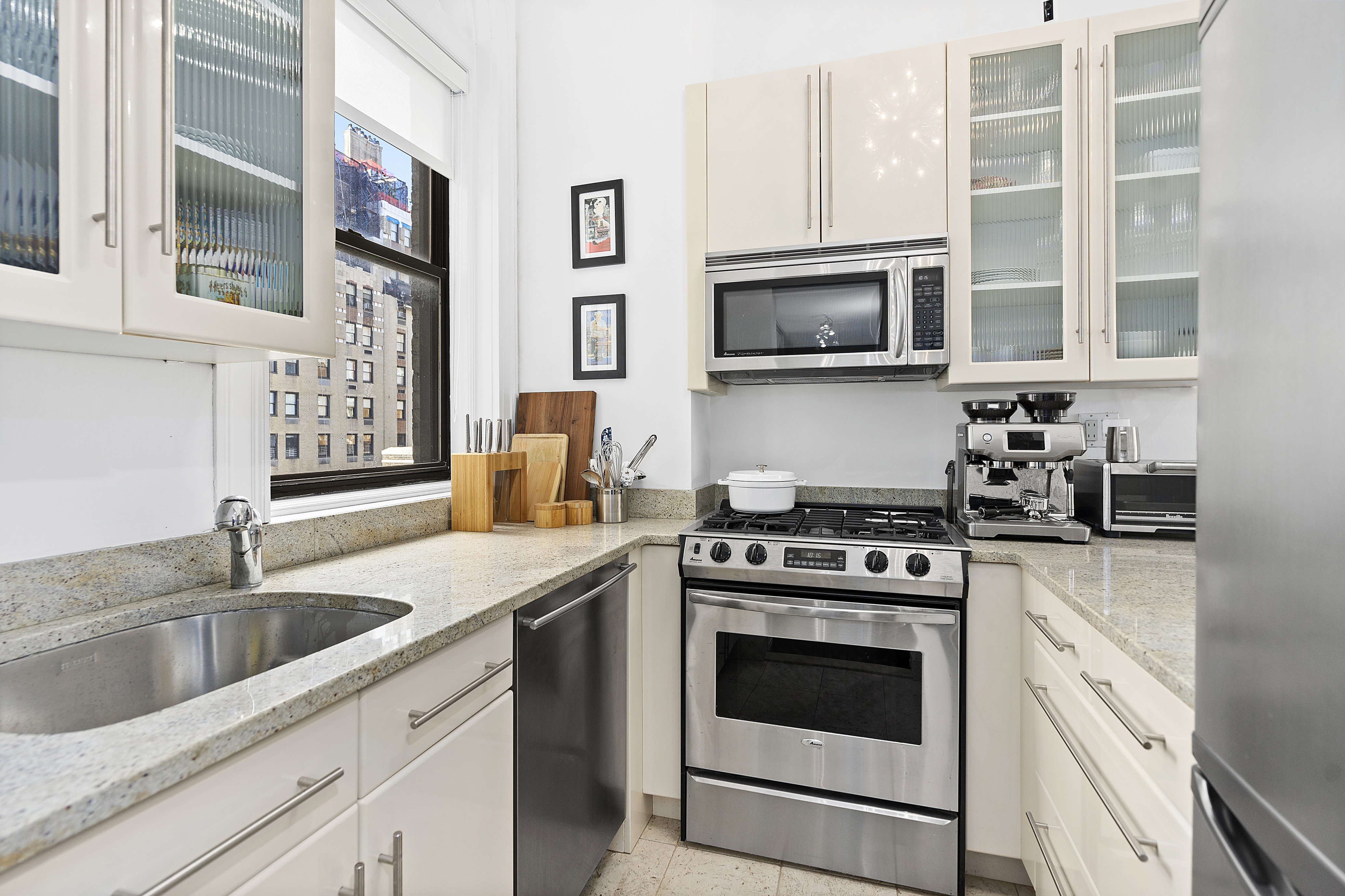 61 East 77th Street, Unit 8E Manhattan, NY 10075 - Photo 2 of 5