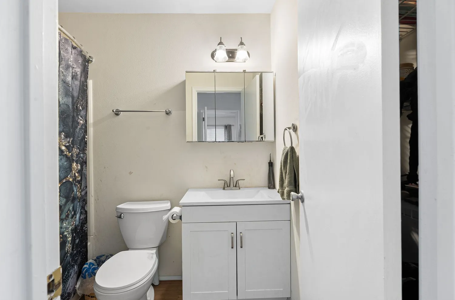 $399,999 | 415 Brown Briar Circle, Horsham, PA 19044