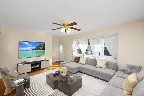 $669,000 | 522 Stewart Avenue | South New York