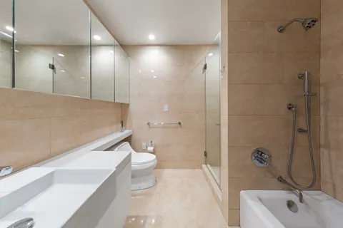 $699,000 | 301 East 61st Street, Unit 6C | Lenox Hill
