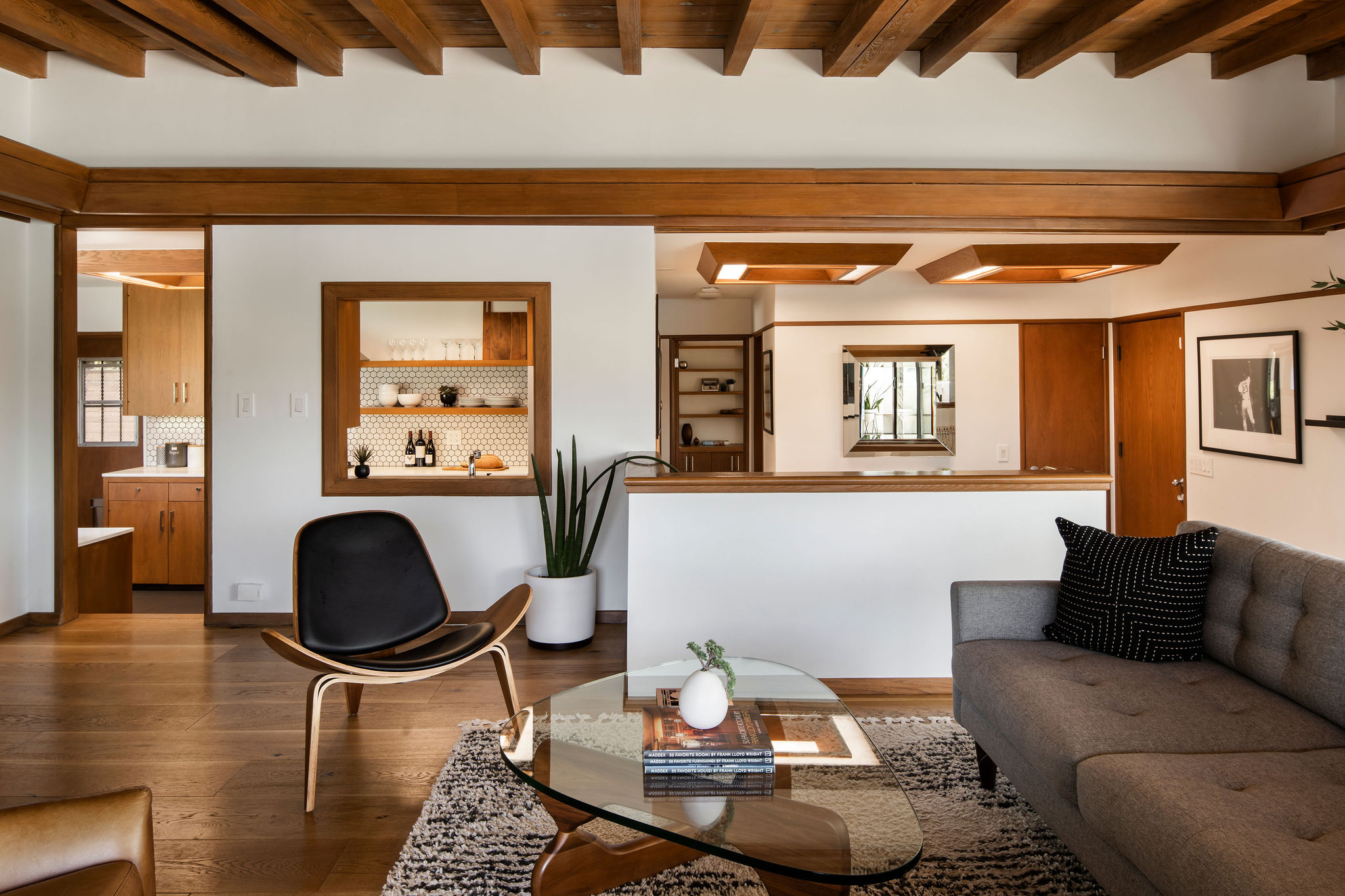 2371 Cove Ave Los Angeles, CA 90039 - Photo 14 of 43