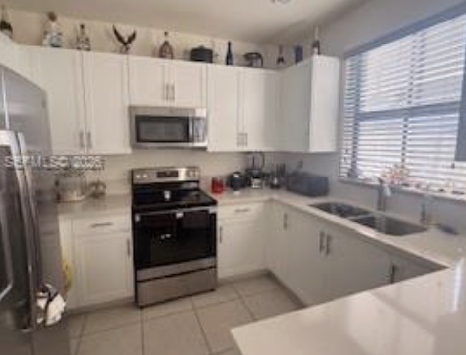 10934 West 33rd Way Hialeah, FL 33018 - Photo 6 of 7