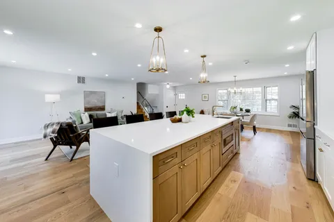 $1,095,000 | 11832 Enid Drive, Potomac, MD 20854