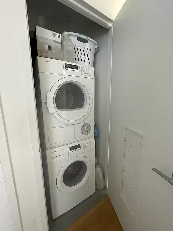 500 Sterling Place, Unit 3H Brooklyn, NY 11238 - Photo 5 of 12 a utility room with dryer and washer