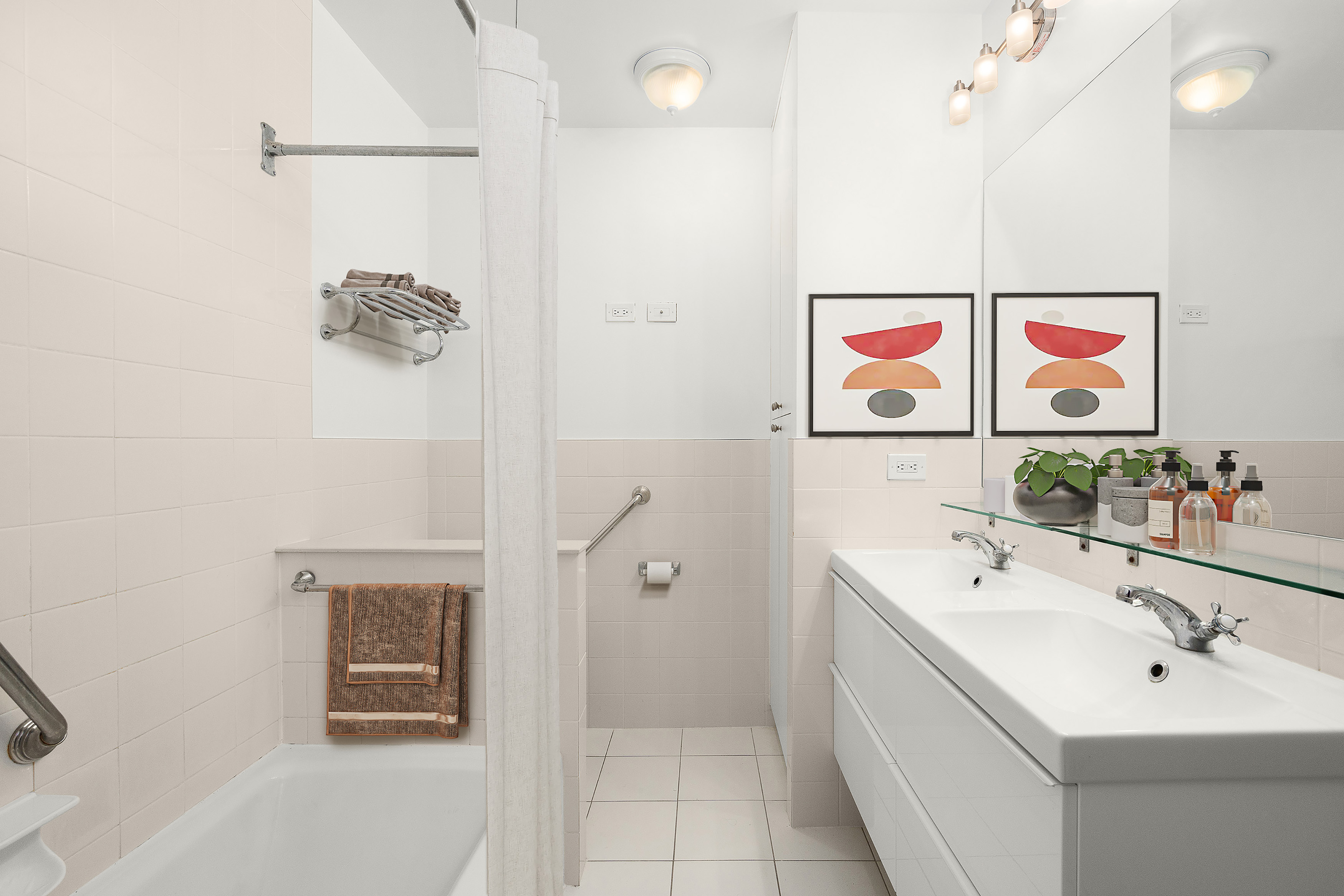 240 East 47th Street, Unit 4B Manhattan, NY 10017 - Photo 11 of 25 a bathroom with a sink and a mirror