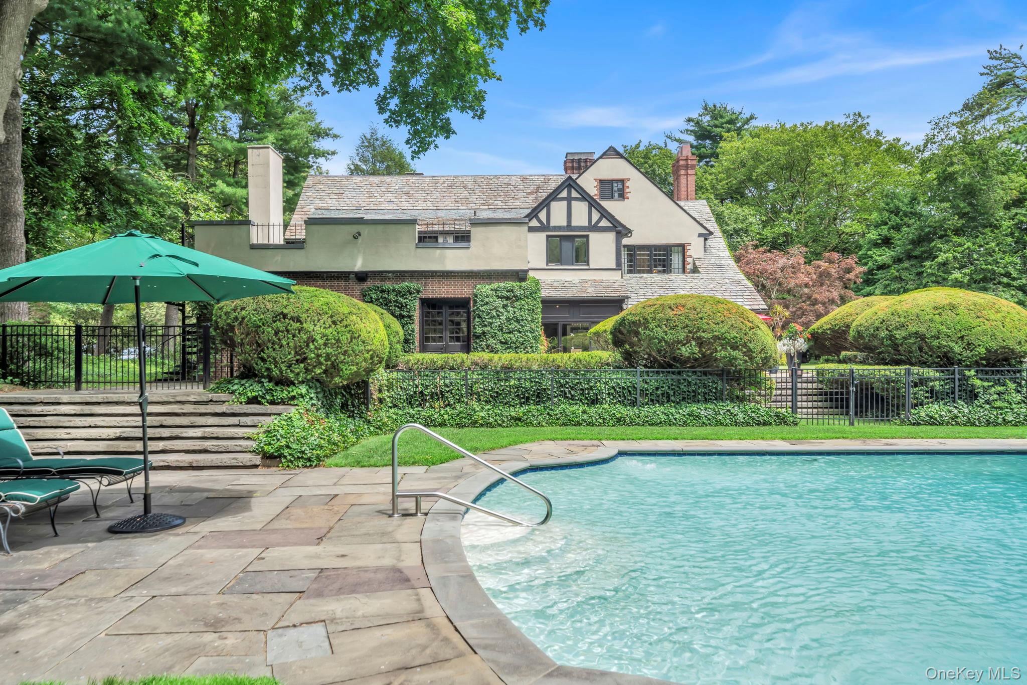 95 Piping Rock Road Locust Valley, NY 11560 - Photo 27 of 41