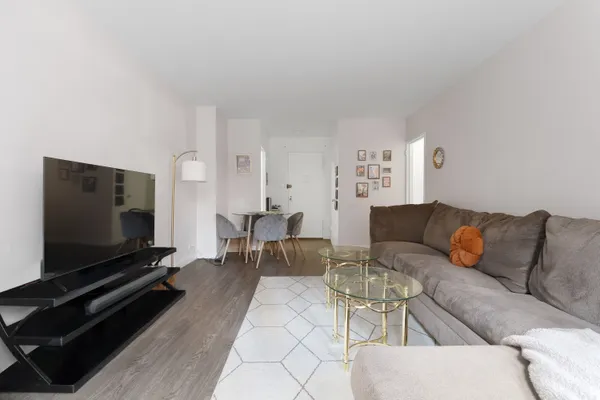 $570,000 | 357 East 57th Street, Unit 2E | Sutton Place