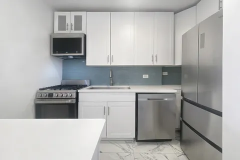 $700,000 | 330 East 33rd Street, Unit 14G | Kips Bay