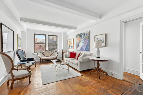 $560,000 | 333 East 53rd Street, Unit 12L | Sutton Place