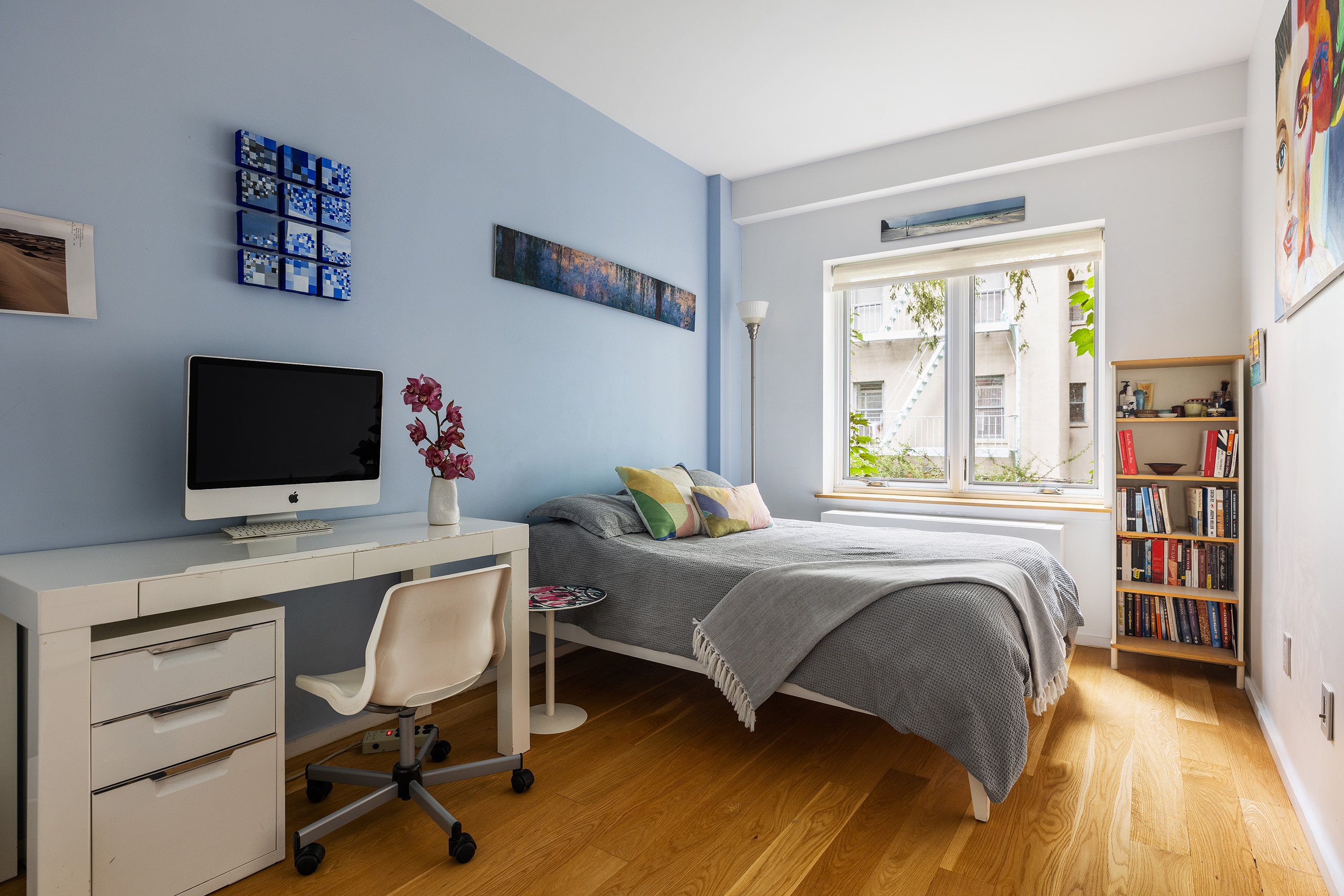 271 West 122nd Street, Unit A Manhattan, NY 10027 - Photo 8 of 19 a bedroom with a workspace