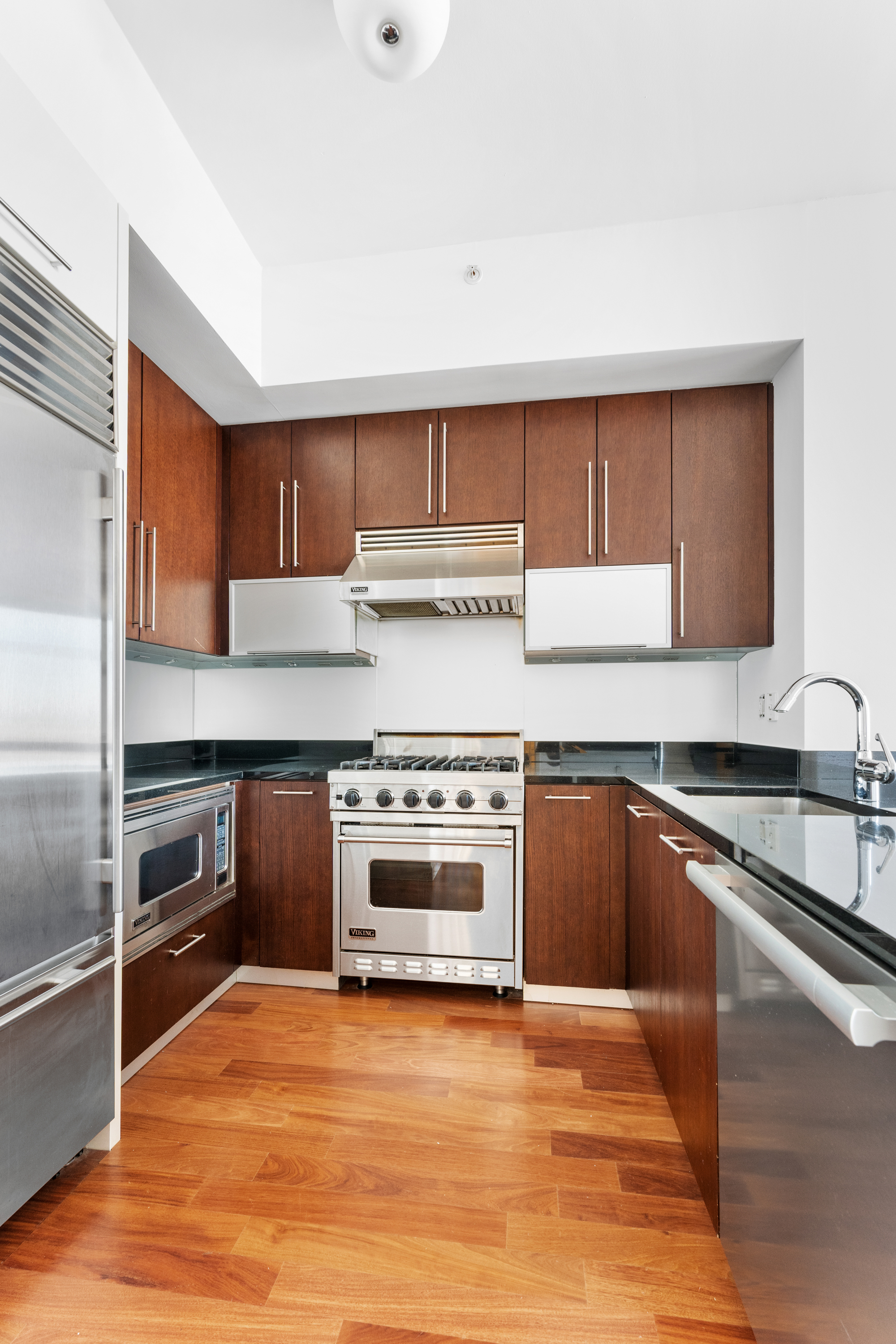 100 Jay Street, Unit 32B Brooklyn, NY 11201 - Photo 4 of 10 a kitchen with granite countertop a stove and a sink