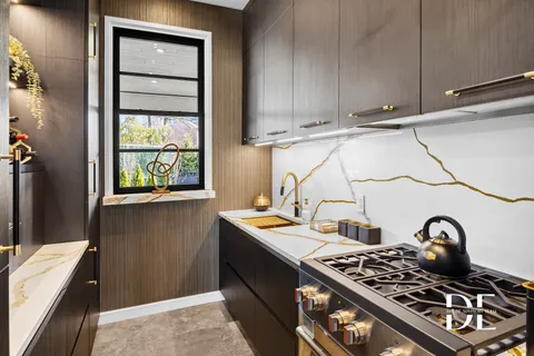 $3,395,000 | 52 Nicolosi Loop | Huguenot