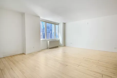 $955,000 | 322 West 57th Street, Unit 38Q | Hell's Kitchen