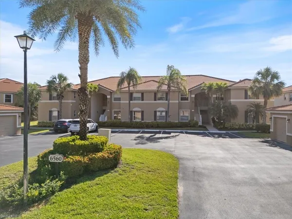 $240,000 | 6560 Huntington Lakes Circle, Unit 102, Naples, FL 34119